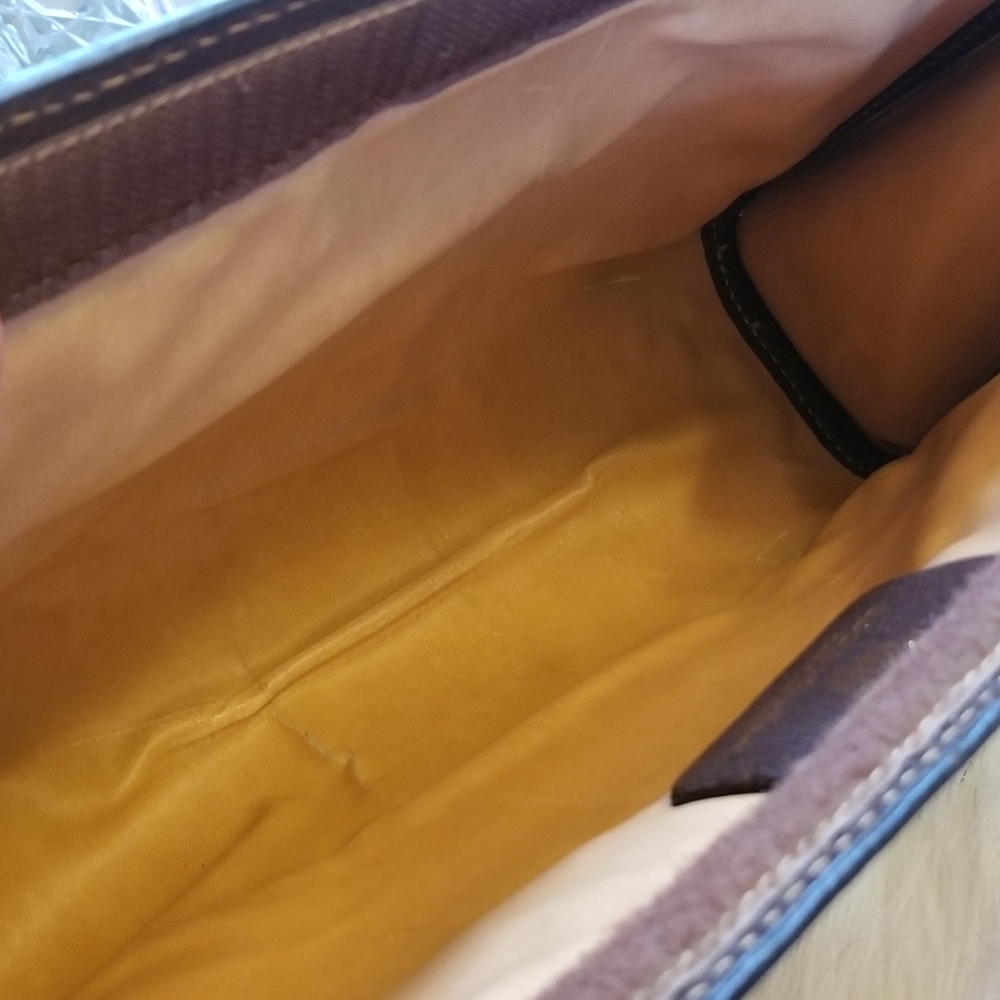 Authentic Gucci - Picture 4 of 7